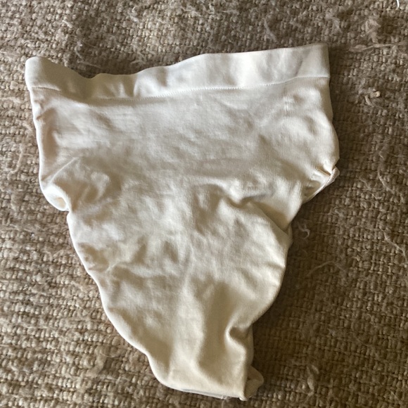 Skim’s - Picture 3 of 10